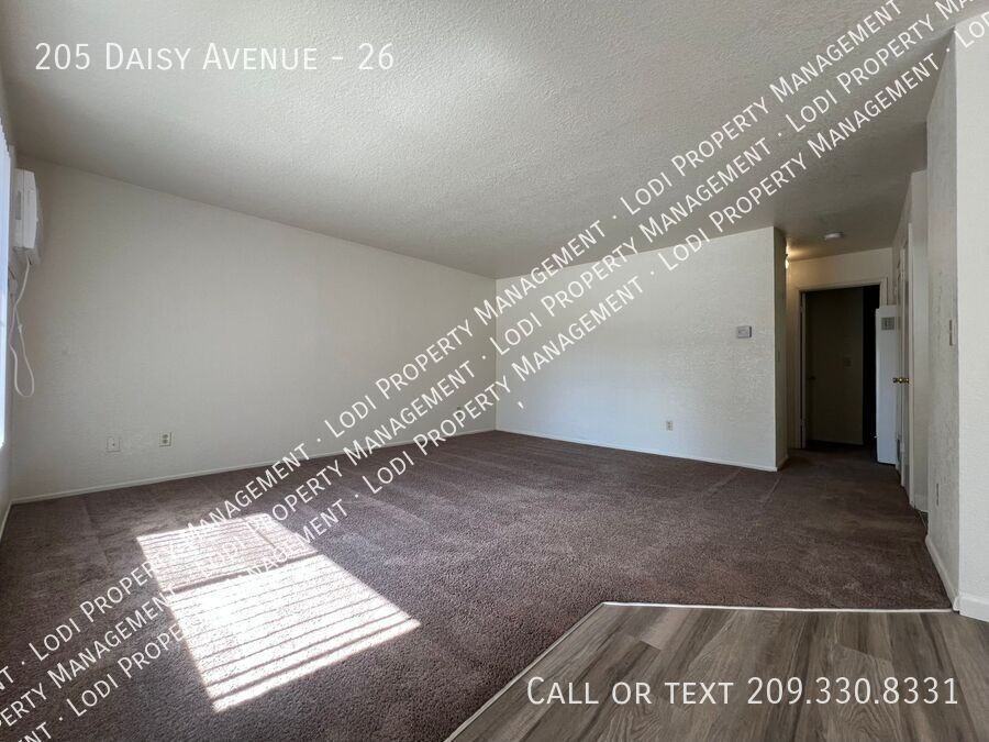205 Daisy Ave #26 - Photo 3 of 20