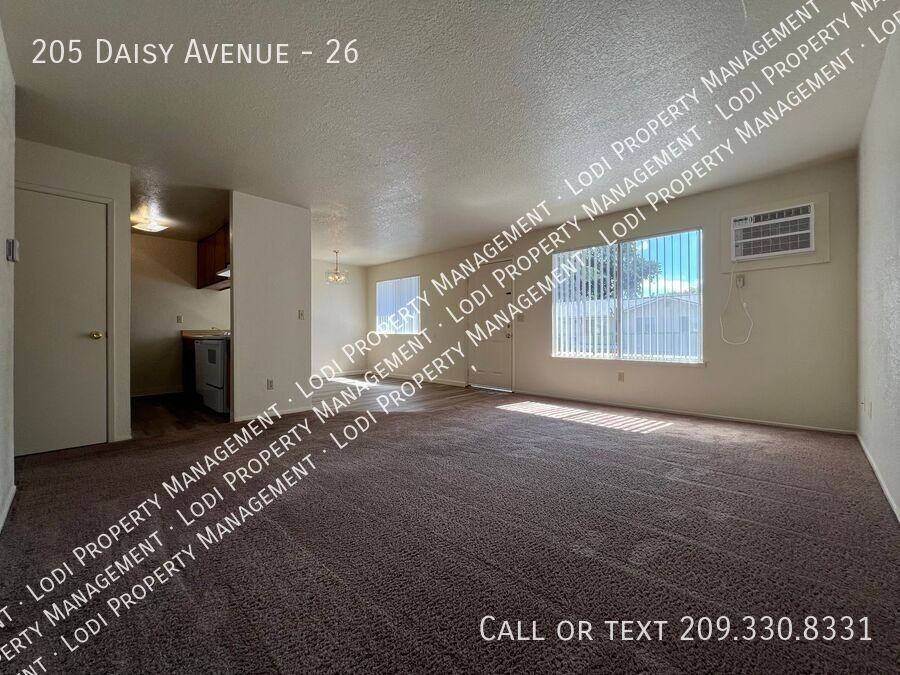 205 Daisy Ave #26 - Photo 5 of 20