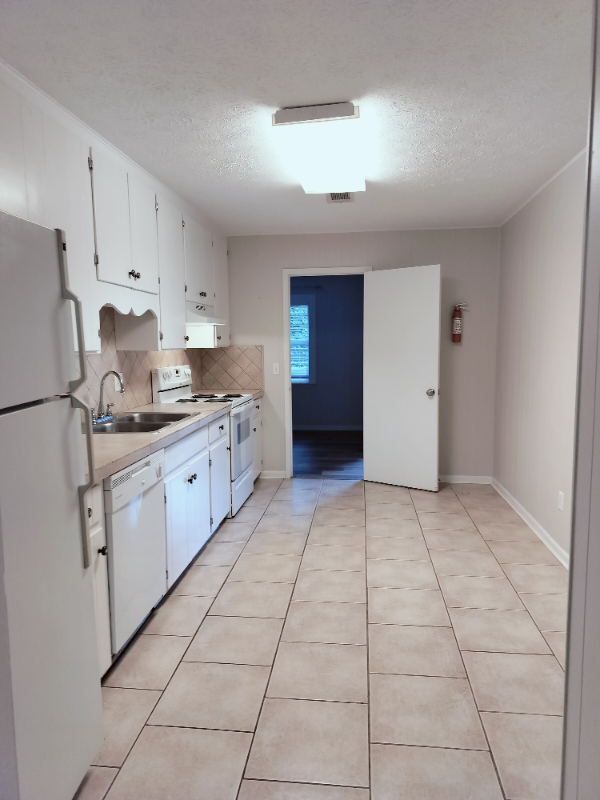 111 Maple St - Photo 5 of 22
