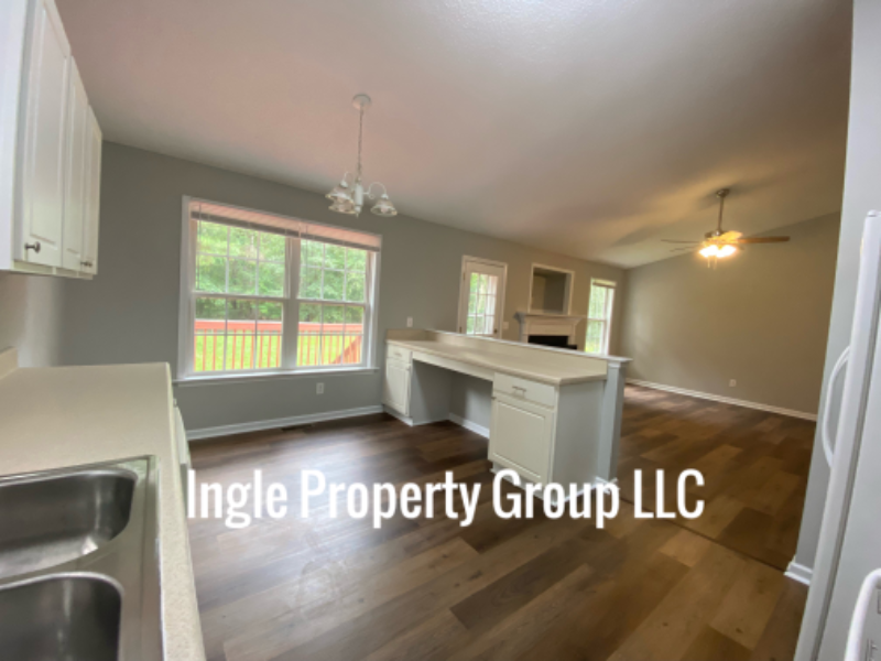 375 Sommerset Dr - Photo 6 of 38