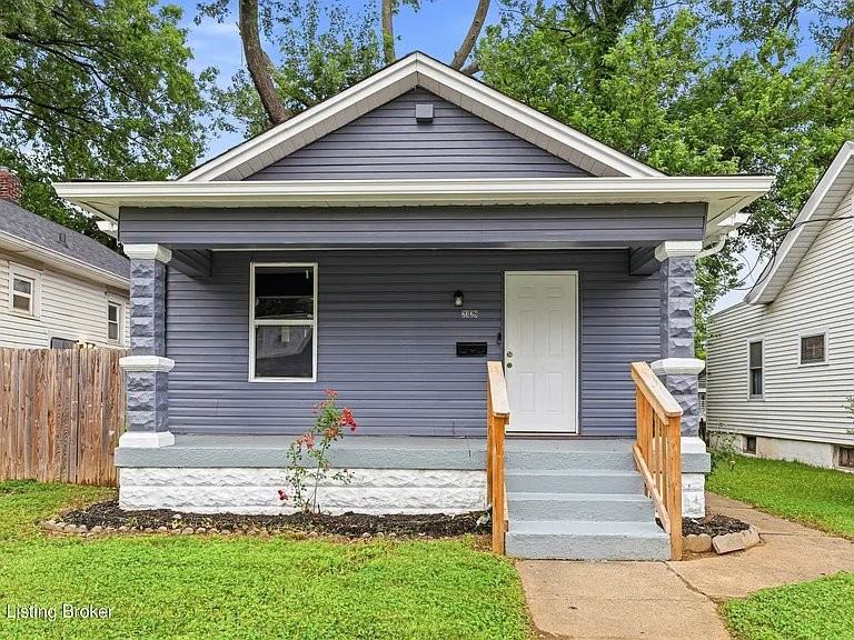2329 W Lee St - Photo 2 of 24