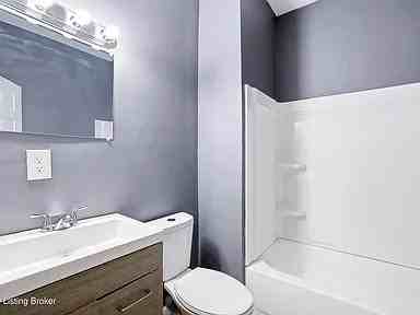 2329 W Lee St - Photo 6 of 24
