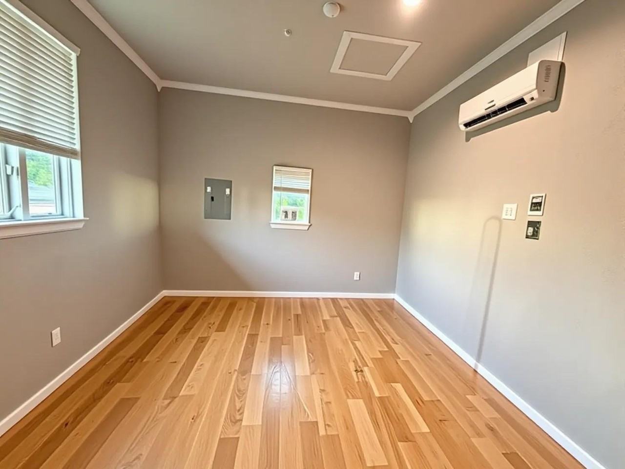2714 E 15th St #6 - Photo 4 of 6