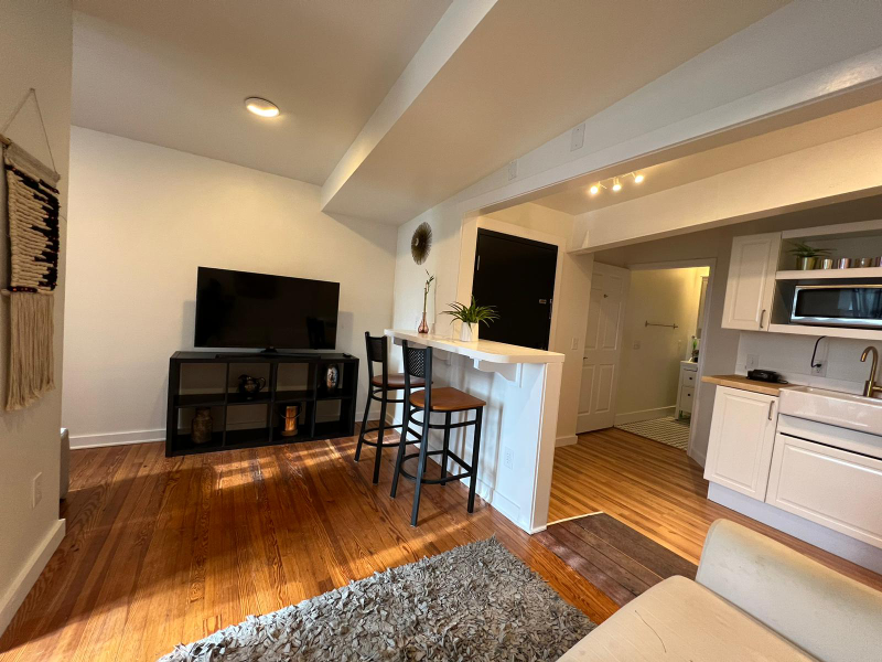313 2nd St Se #205 - Photo 7 of 12