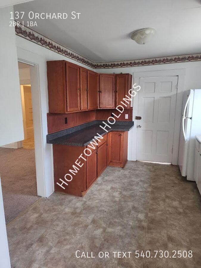 137 Orchard St - Photo 5 of 11