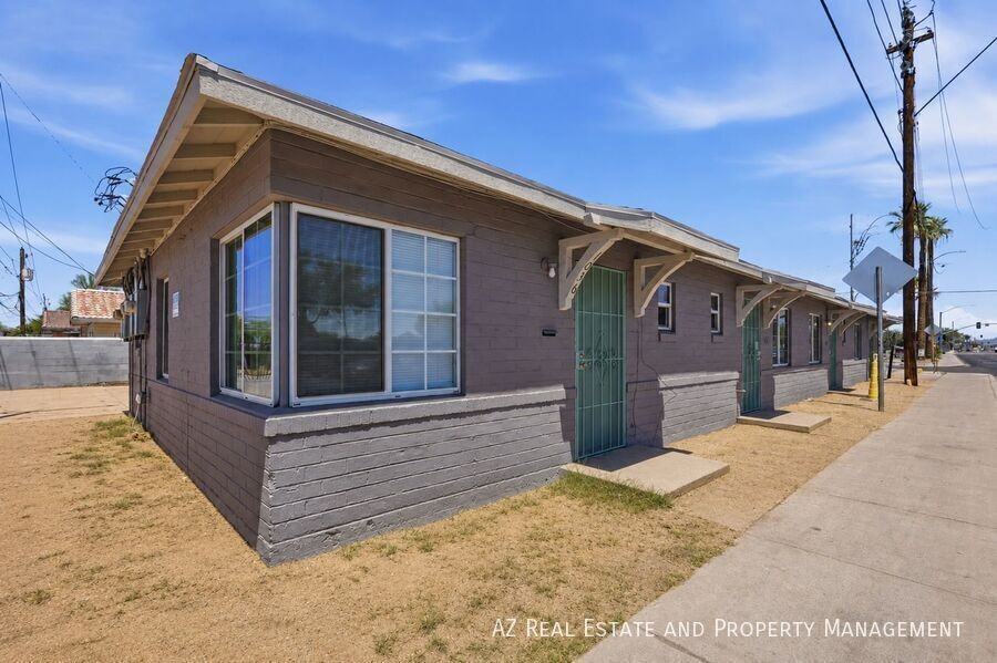 1040 N 16th St #1040 - Photo 2 of 25