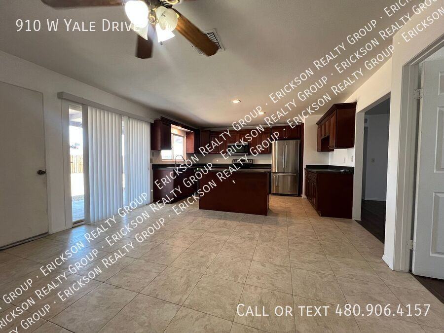 910 W Yale Dr - Photo 6 of 23
