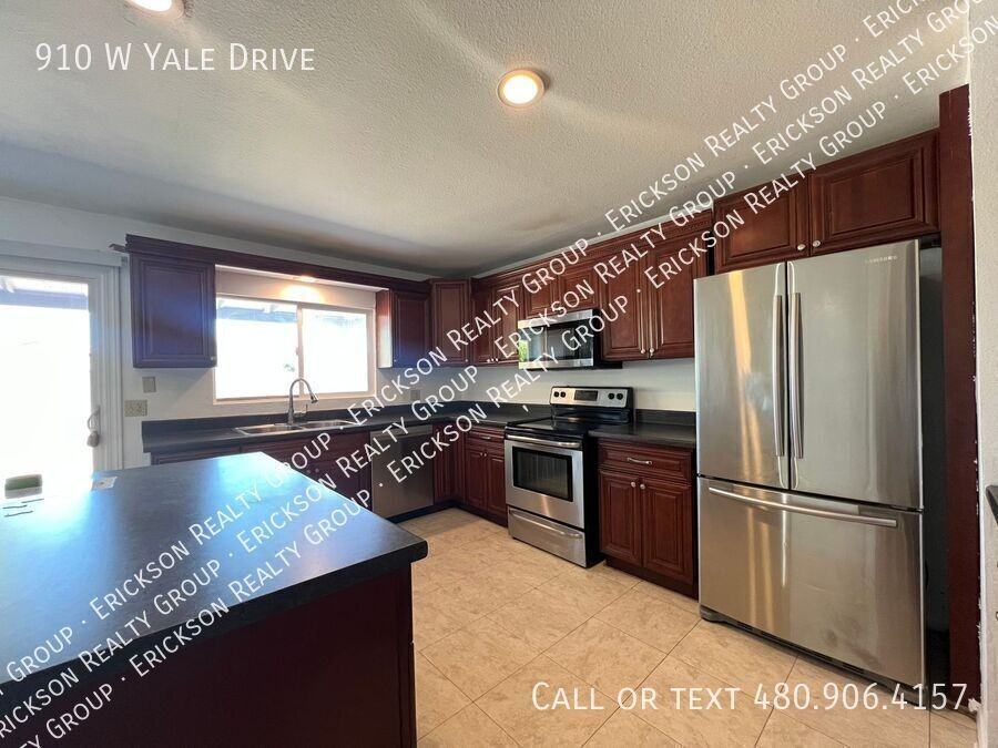 910 W Yale Dr - Photo 7 of 23