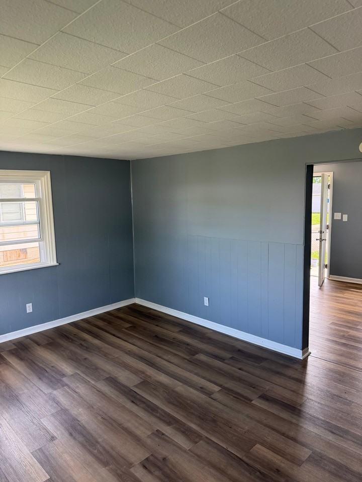 718 Montgomery Ave - Photo 3 of 9