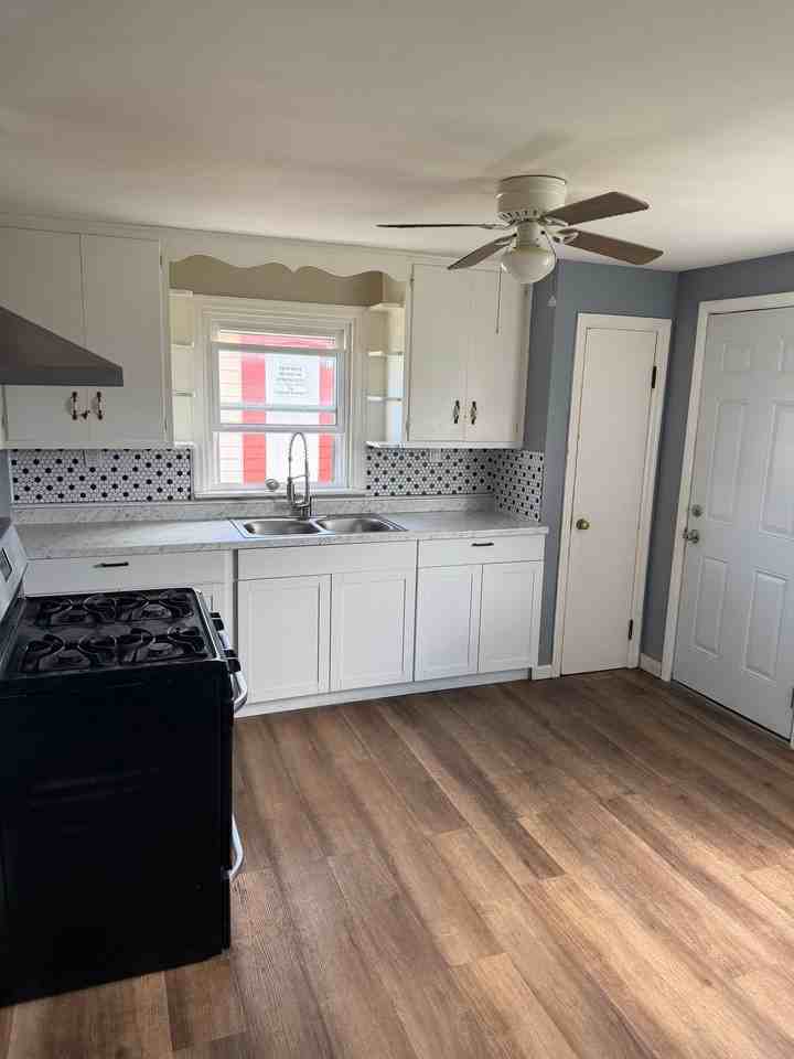 718 Montgomery Ave - Photo 4 of 9