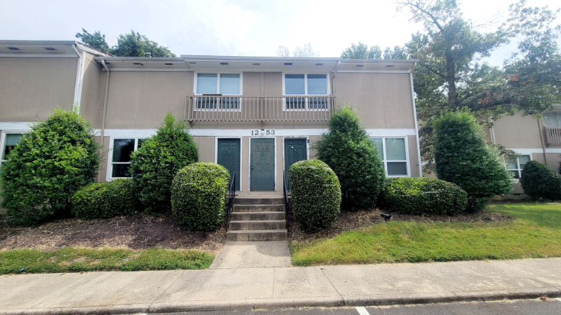 1247 Nelson St #B - Photo 2 of 9
