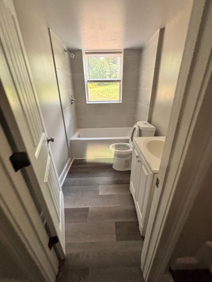 976 5th Ave - Photo 5 of 9