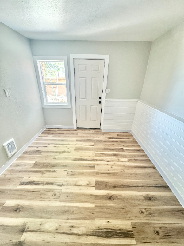718 W Madison St - Photo 5 of 8