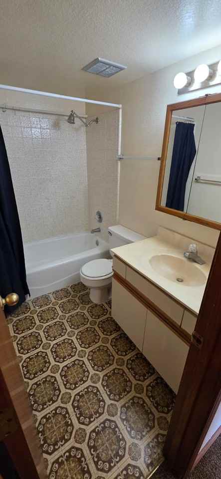 1041 Mesa Dr #1043 - Photo 6 of 9