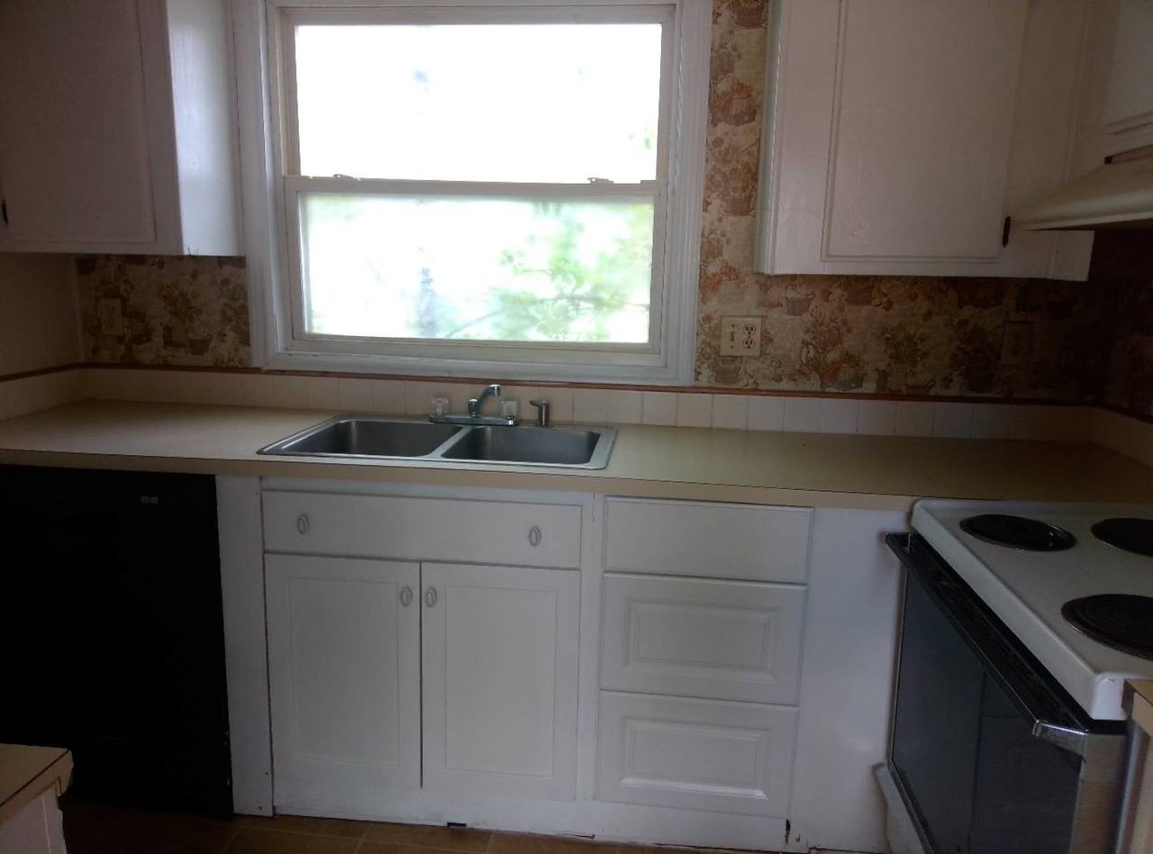 8 A St - Photo 3 of 9