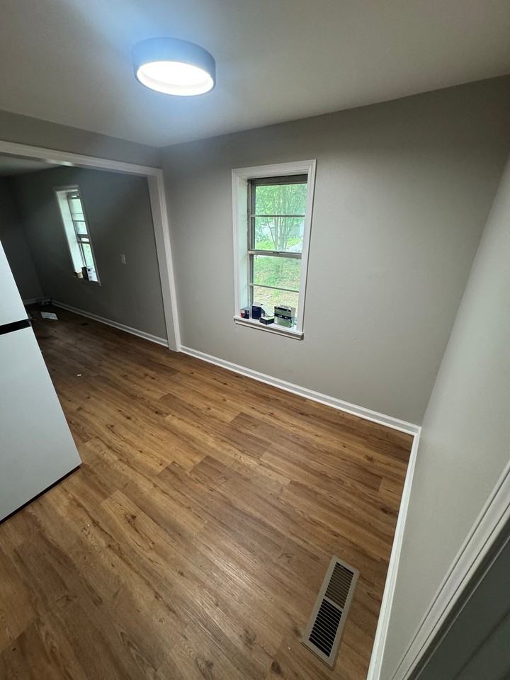 1010 Mill St - Photo 3 of 4