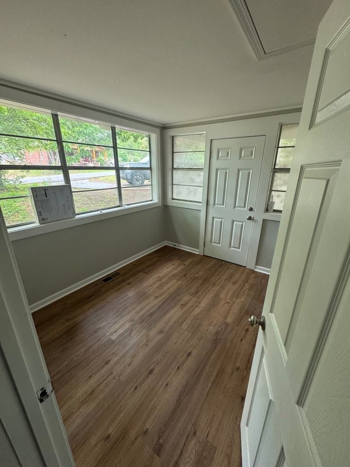 1010 Mill St - Photo 4 of 4