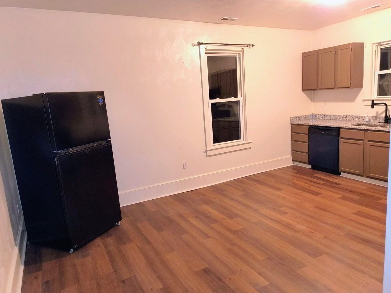 1328 W 37th St #2 - Photo 3 of 8