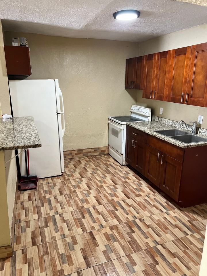 4719 Nw 32nd Ave #A - Photo 5 of 15