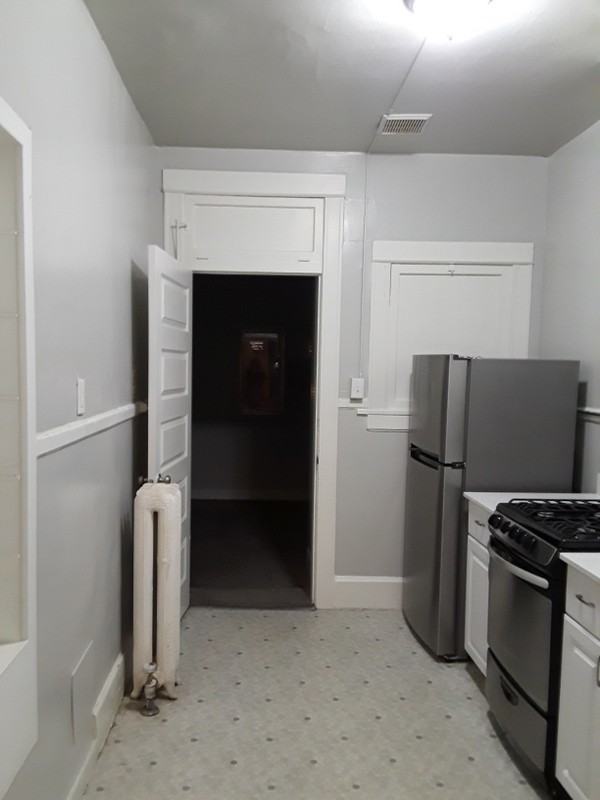 880 E St #3 - Photo 4 of 17
