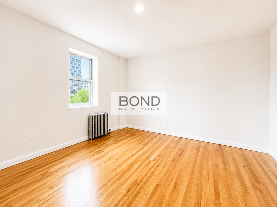 475 W Broadway #H - Photo 7 of 8
