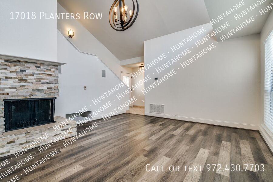 17018 Planters Row - Photo 3 of 25