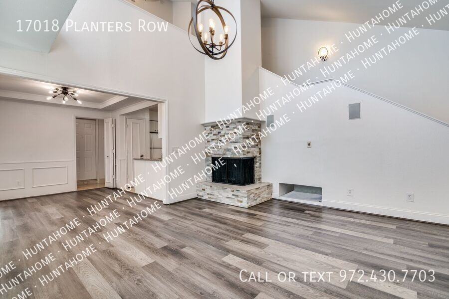 17018 Planters Row - Photo 4 of 25