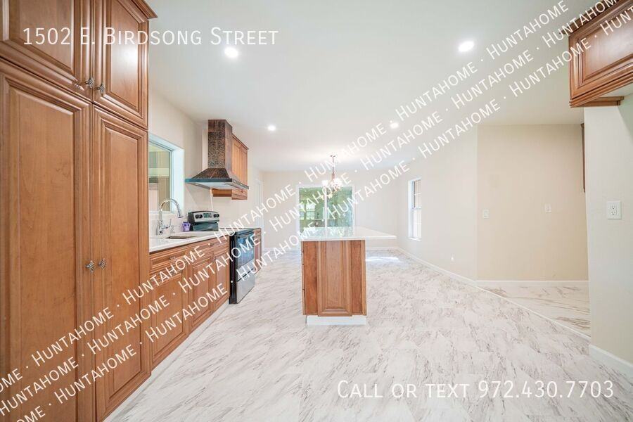 1502 E Birdsong St - Photo 5 of 19