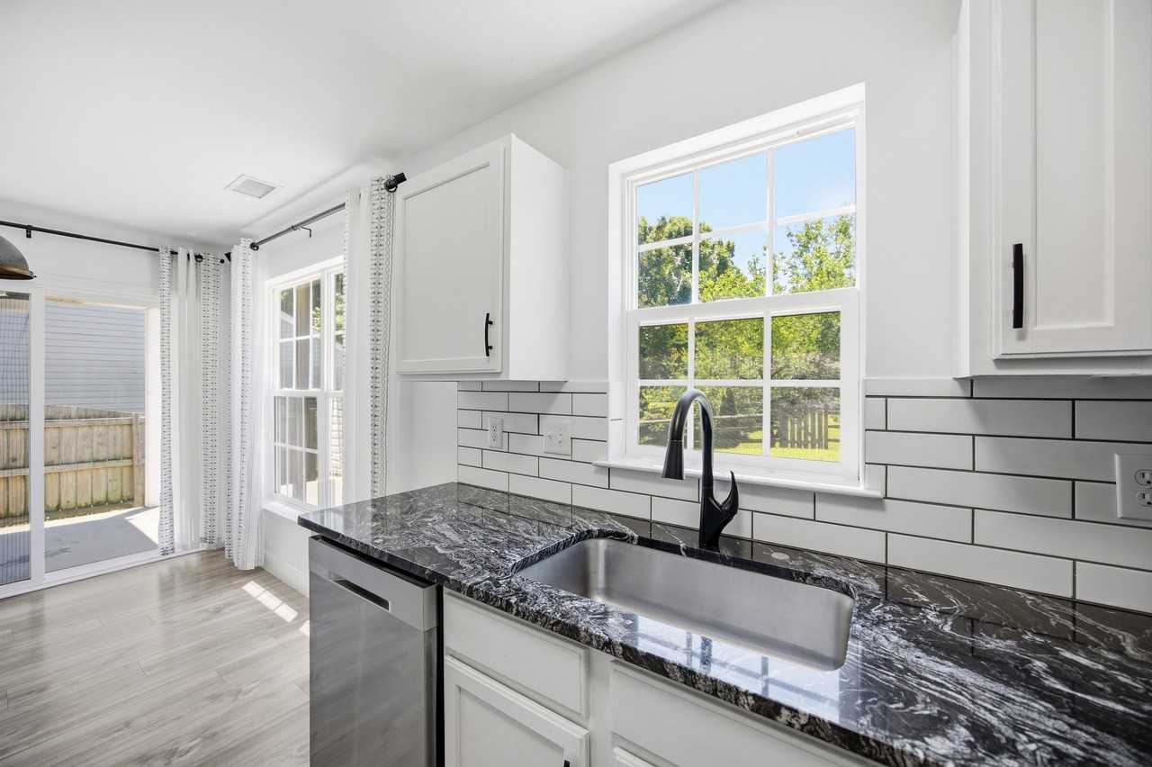 8502 Appledale Dr - Photo 4 of 20