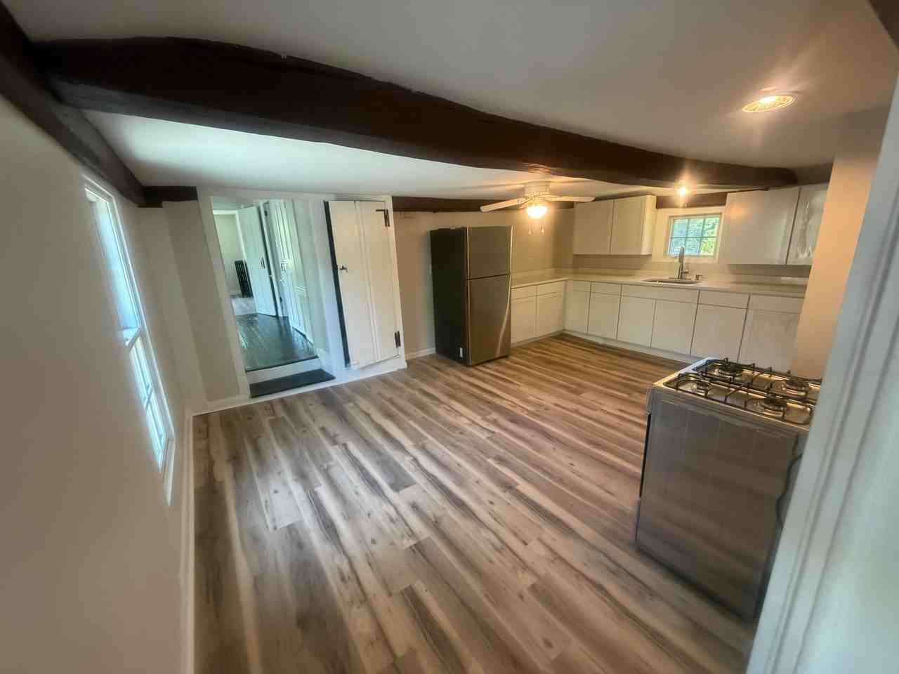 1382 Hope St - Photo 4 of 22