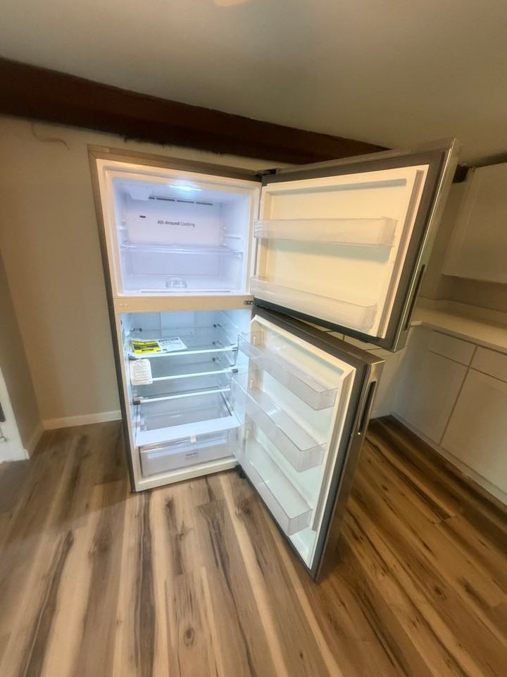 1382 Hope St - Photo 5 of 22