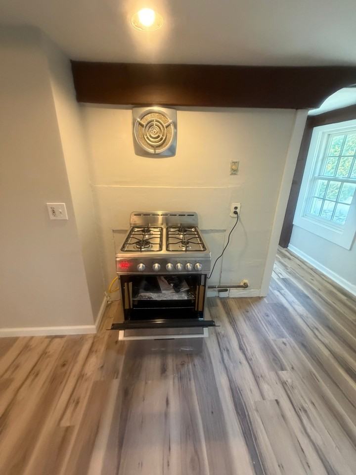 1382 Hope St - Photo 6 of 22
