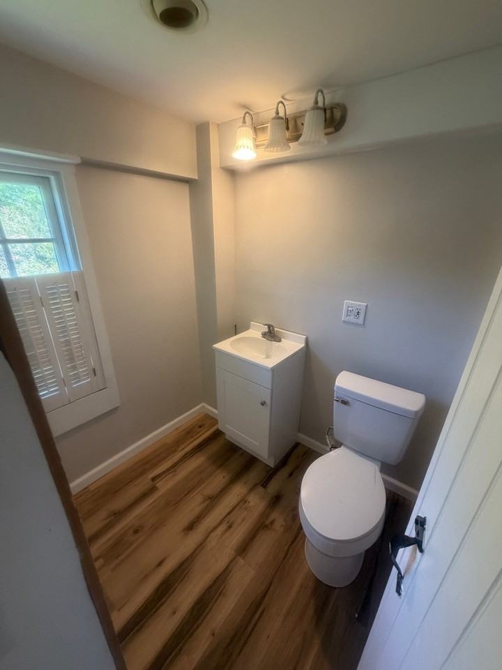 1382 Hope St - Photo 7 of 22
