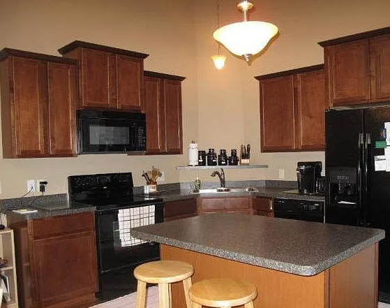 15203 Maryland Ave - Photo 4 of 26