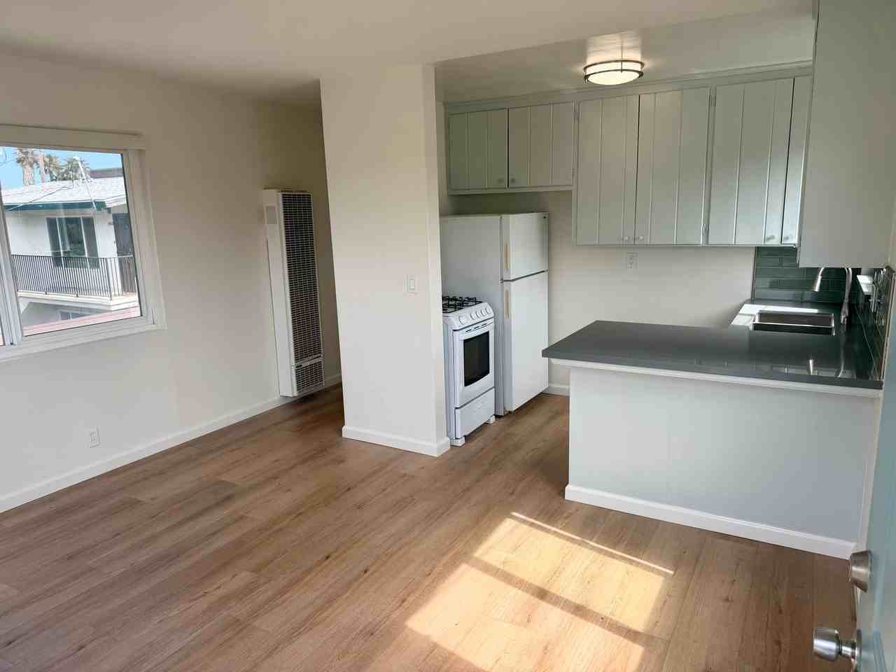 857 1/4 Missouri St - Photo 2 of 20