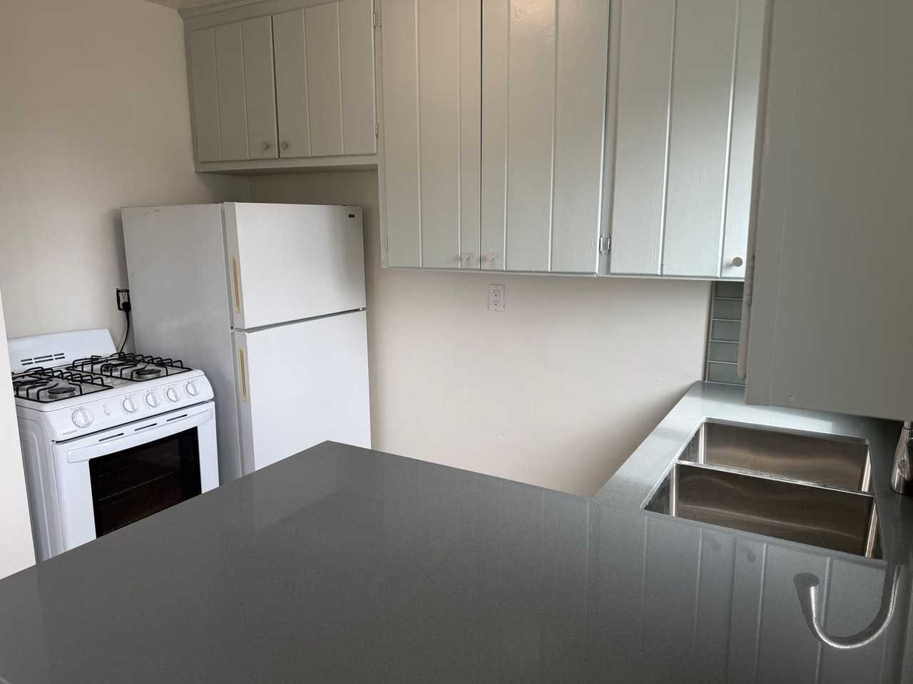 857 1/4 Missouri St - Photo 6 of 20