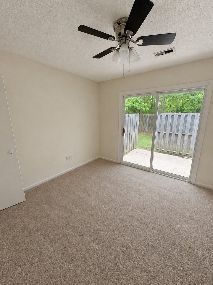 3705 Nealshire Dr Nw #3 - Photo 4 of 12