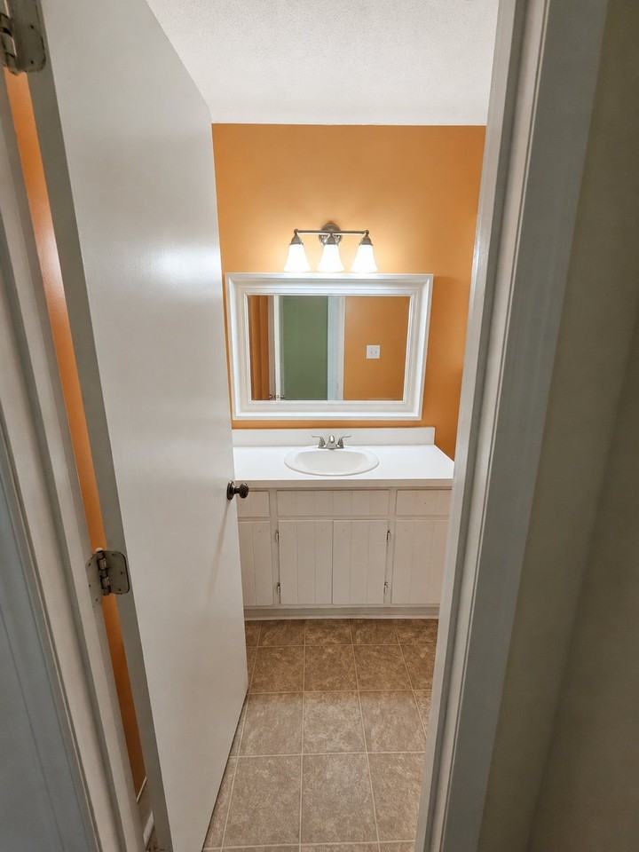 3705 Nealshire Dr Nw #3 - Photo 5 of 12