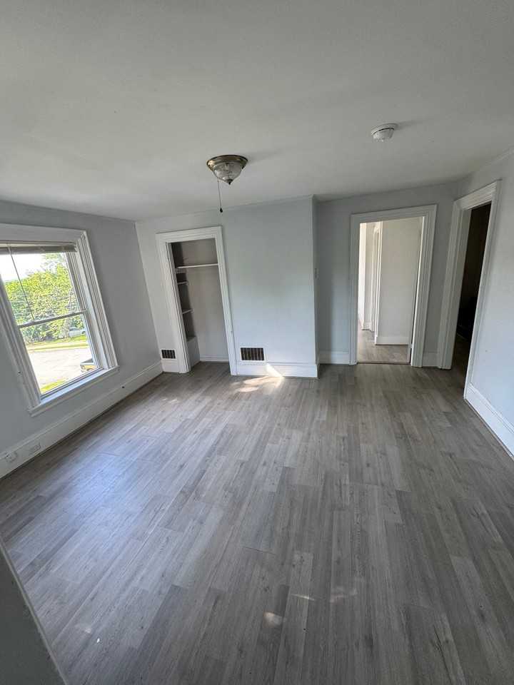 72 Pier St #2 - Photo 4 of 12