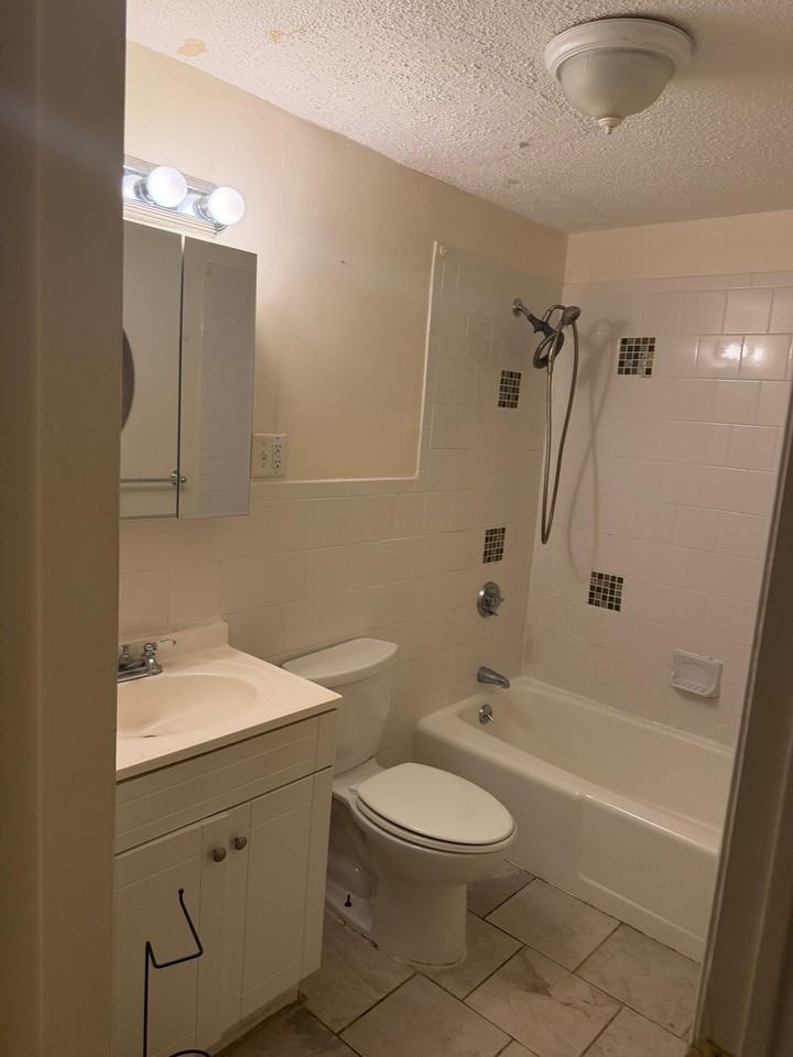 299 Pawtucket Blvd - Photo 5 of 7