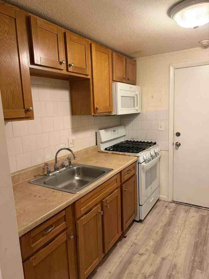 299 Pawtucket Blvd - Photo 6 of 7