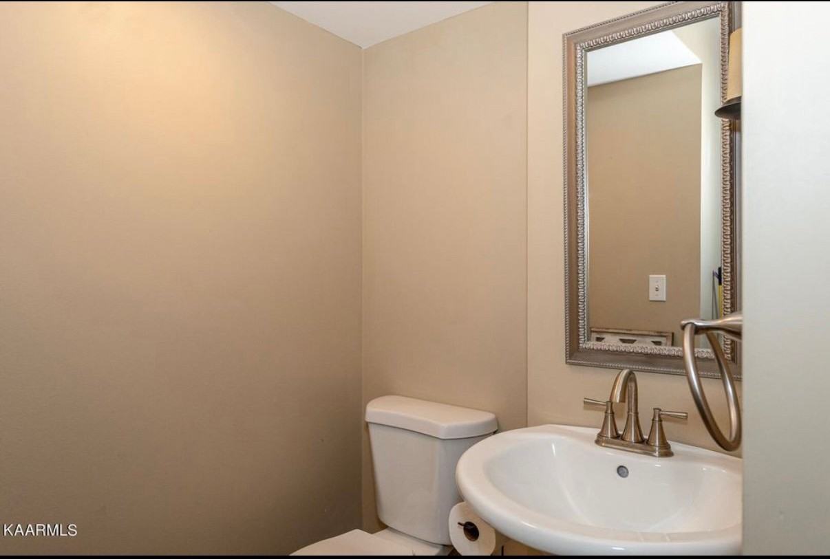 304 Olympia Dr - Photo 4 of 16