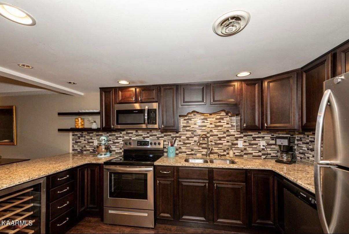 304 Olympia Dr - Photo 5 of 16