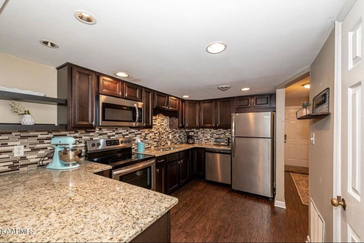 304 Olympia Dr - Photo 6 of 16