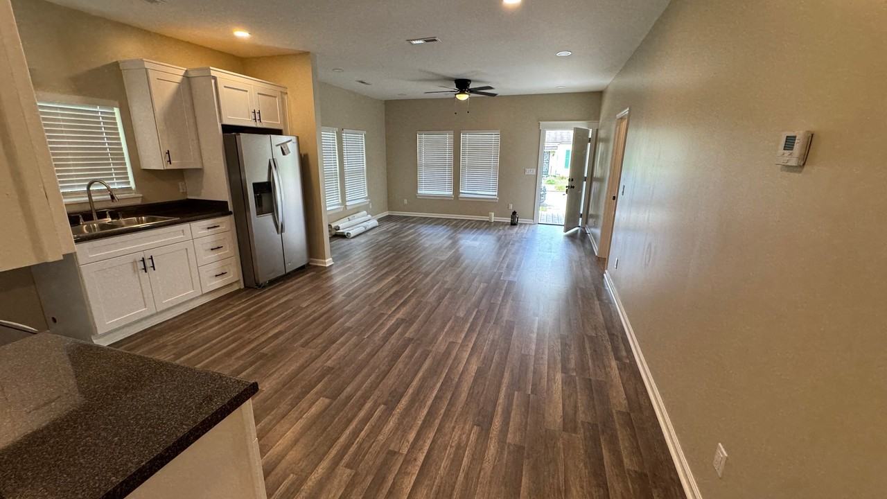 1017 Cahaba St - Photo 2 of 11