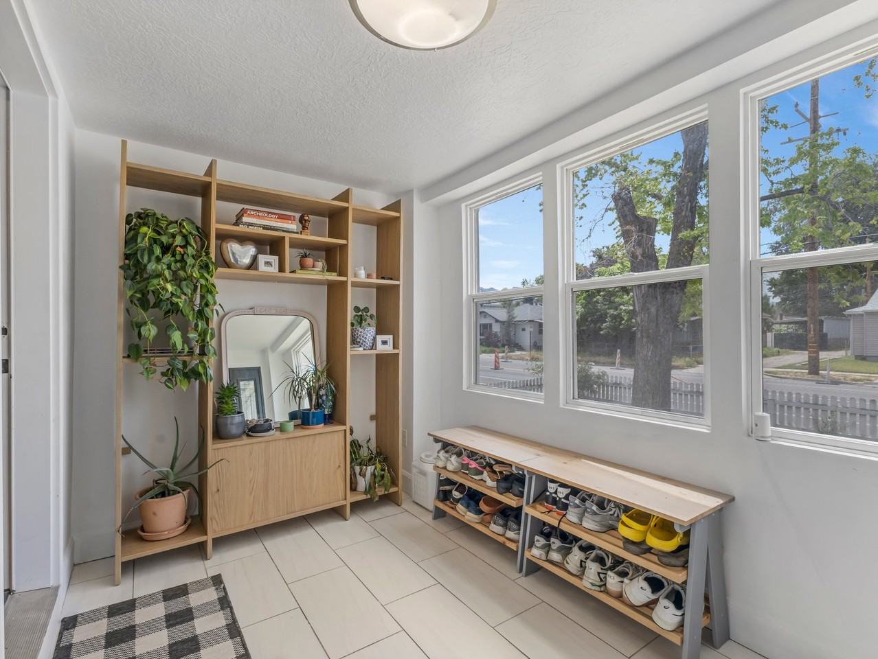 269 E St - Photo 3 of 20