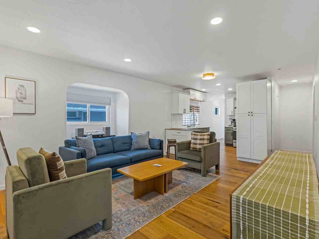 269 E St - Photo 5 of 20