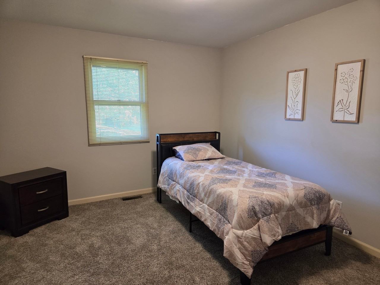 5721 Gardenia Dr - Photo 3 of 9