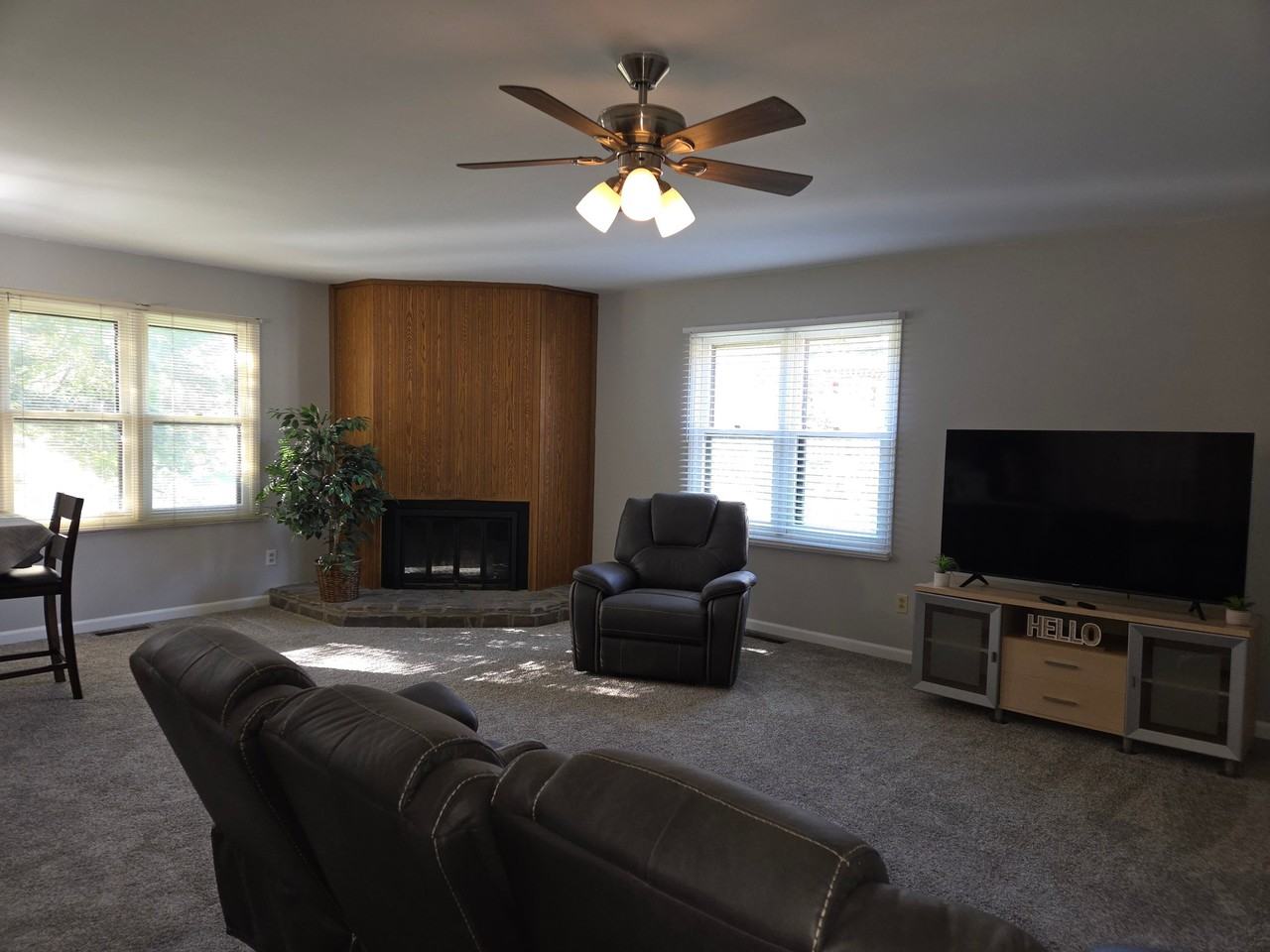 5721 Gardenia Dr - Photo 5 of 9