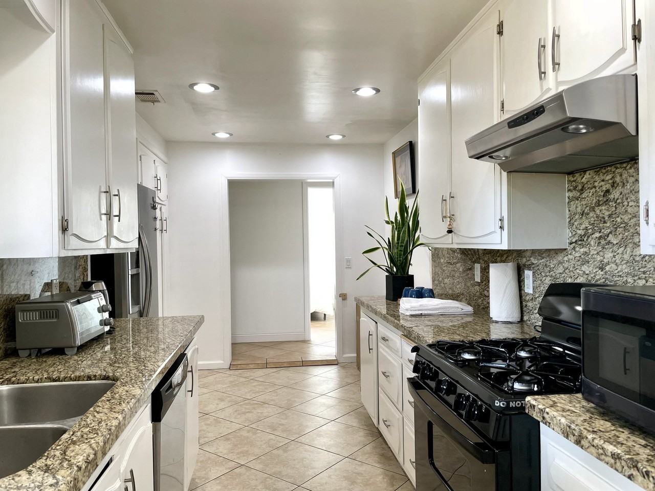 329 Alder Pl - Photo 3 of 12
